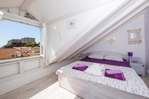 Pile House | Guest House Gugily