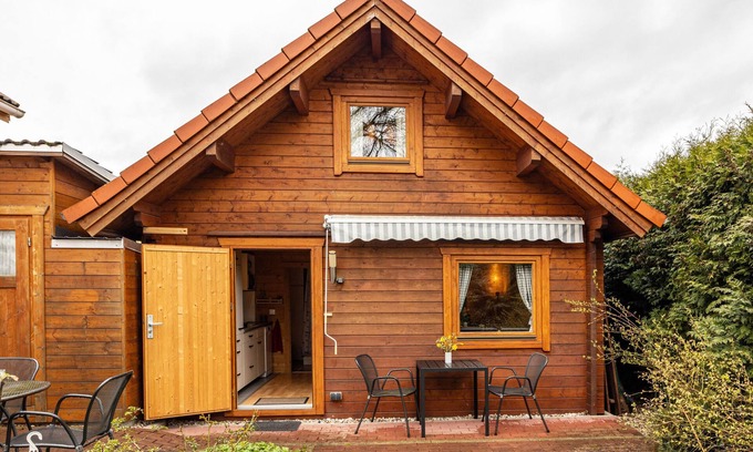 Lindwedel House | Guest House 'Hütte Im Heidekreis' with Shared Terrace and Wi-Fi