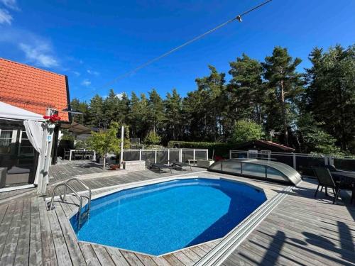 Upplands-Bro Municipality House | Guest house or Loft with summer Pool