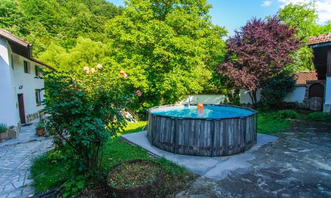 Balkanets House | Guest House Planinska Sreshta