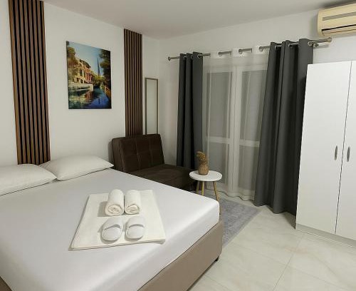 Rana House | Guest house, Small beach