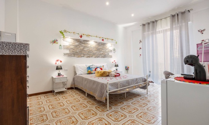 Casteldaccia House | Guest House 'Sole e Amore' with Balcony, Wi-Fi and Air Conditioning