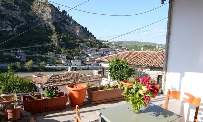 Berat House | Guest House Taunus