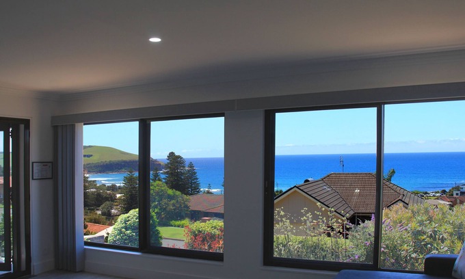 Gerringong Apartment | Guest House with Magnificent Ocean Views