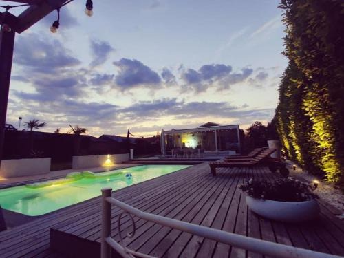Velddriel Apartment | Guest house with private pool & jacuzzi
