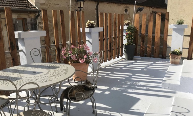 Volnay Bed & Breakfast | Guest rooms with private terrace