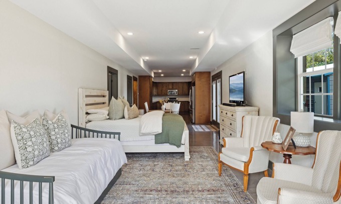Louisville House | Guest Suite at Spruce Hill