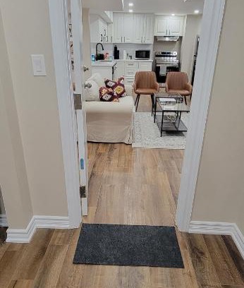 Whitby Apartment | Guest Suite in Whitby