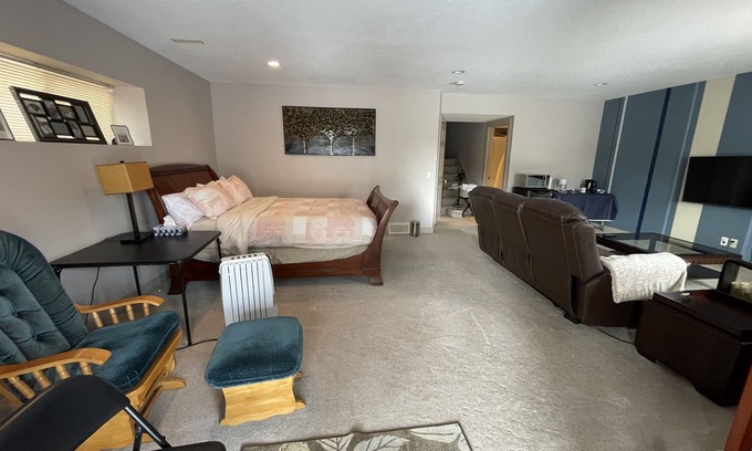 Royal Oak House | Guest suite with private entrance at NW Calgary