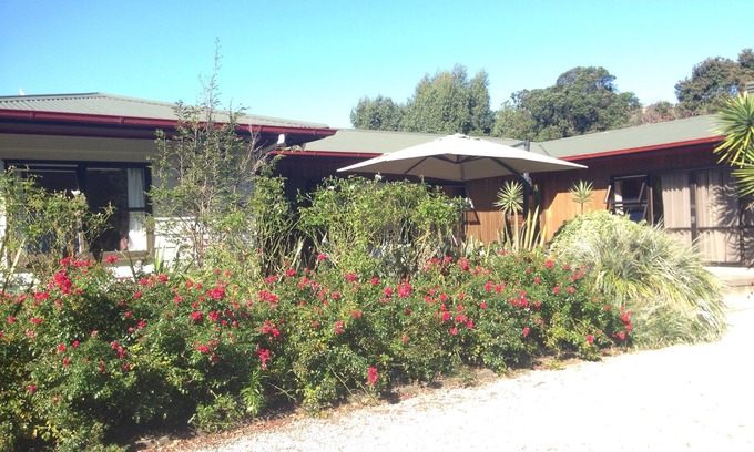 Gisborne House | Guest wing in beautiful sheltered garden close to beach