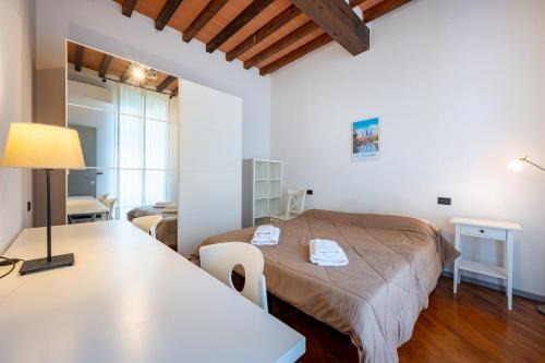 Oltretorrente Apartment | GuestHost - Central Shiny Apartment x3!