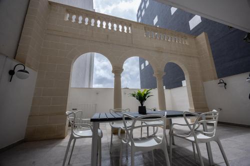 Sliema Apartment | GuestHost - Sliema Breeze & Patio Comfort
