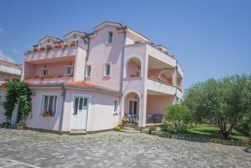 Kastel Stafilic Bed & Breakfast | Guesthouse Helena