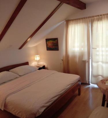 Jezerce House | Guesthouse Marton