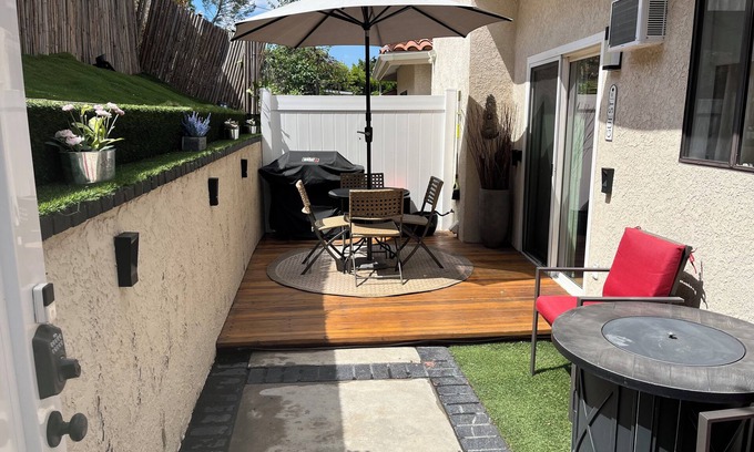 Tarzana House | Guesthouse ,privet entry,gated,designated parking & patio