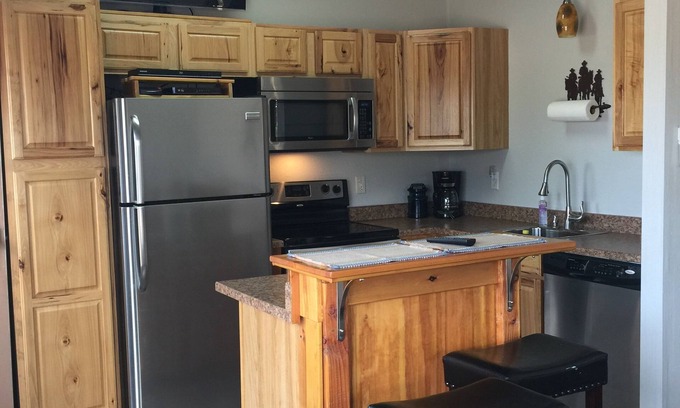 Florence House | Guesthouse, with quail, cactus, & desert.