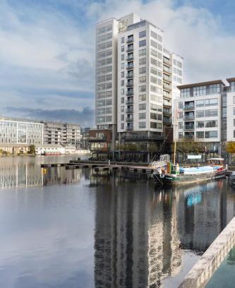 Grand Canal Dock Apartment | GuestReady - Enchanting views from Millenium Tower