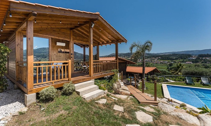 Ponte de Lima House | GuestReady - Fernandes Guest House - Yellow Bungalow