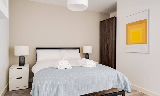 Liverpool City Centre Apartment | GuestReady - Quaint Liverpool Gem