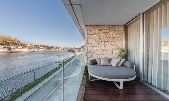 Sao Pedro da Afurada Apartment | GuestReady - River View