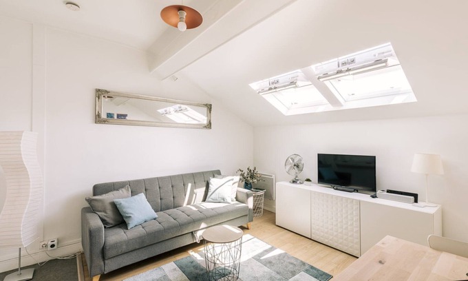 17th Arrondissement Batignolles-Monceau Apartment | GuestReady - Radiance in comfort near Paris