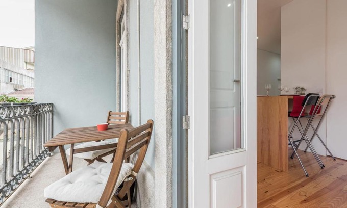 Centro / Baixa Apartment | GuestReady - Soft Linen Balcony