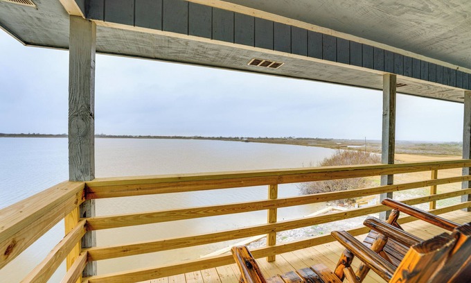 Port Lavaca Cottage | Gulf Coast Cottage w/Beach Access: Fish & Paddle!