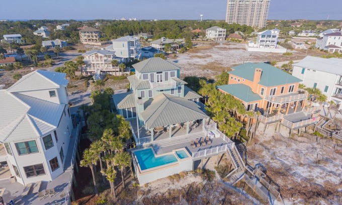 Gulf Pines House | Gulf Front With Private Beach And Infiniti Pool!