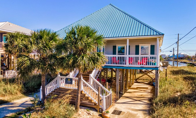 Silver Cay House | Gulf-View Home - Bay Views, Free Internet, Central AC, Washer & Dryer