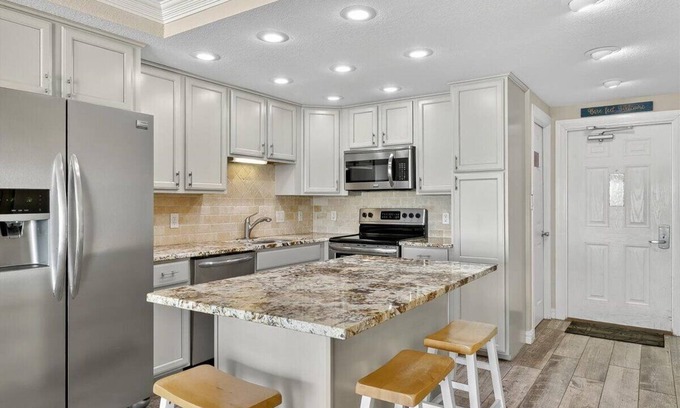 Corpus Christi Condo | Gulfstream Condos Unit 610 | Top-Floor | Gulf Front Views