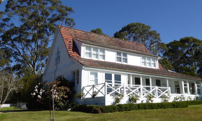St Helens House | Gull Cottage - Relax by the bay