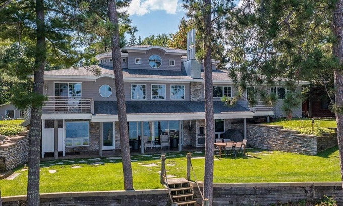 Lake Shore House | Gull Lake Luxury, 4-BR house with all the amenities you could ever want or need!