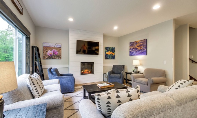 Lake Shore House | Gull Lake Resort Escape: Pool & Snowmobile Trails