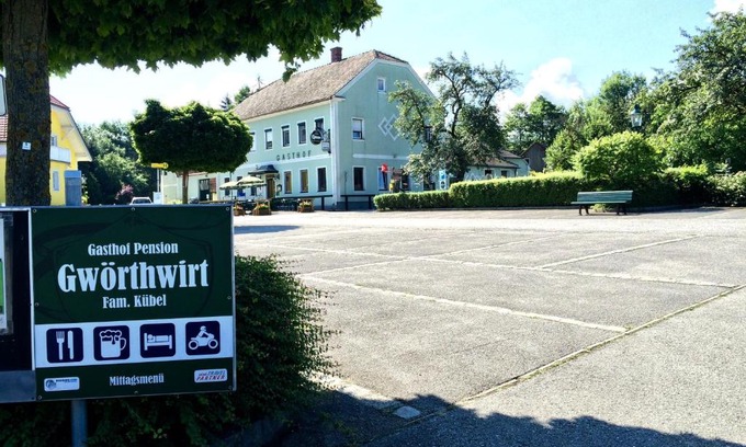 Kasten bei Boeheimkirchen Hotel | Gwörthwirt