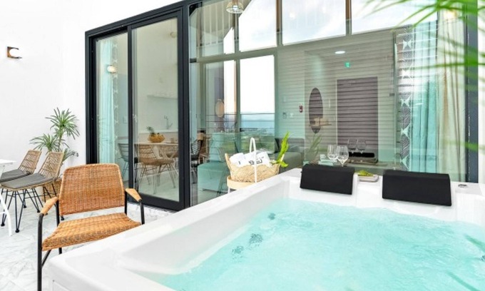 Gyeongju House | Gyeongju May Breeze Pool Villa