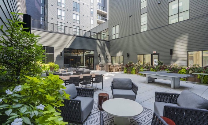 East Liberty Apartment | GYM+PARKING+HULU Near Universities|Shopping|UPMC
