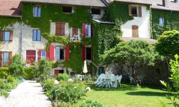 Clairvaux-les-Lacs Apartment | GYPSI apartment in character house