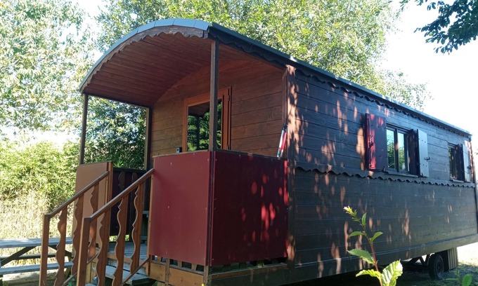 Saint-Martin-des-Champs House | Gypsy caravan in the middle of the countryside in Mont-Saint-Michel bay for 2 to 4 people.