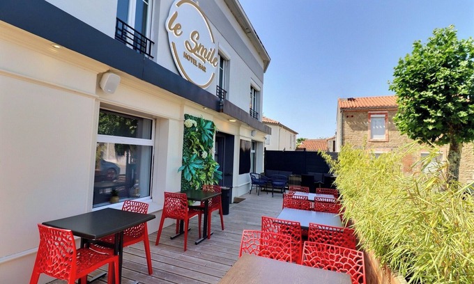 Saint-Vincent-Sterlanges Hotel | Hôtel Le Smile