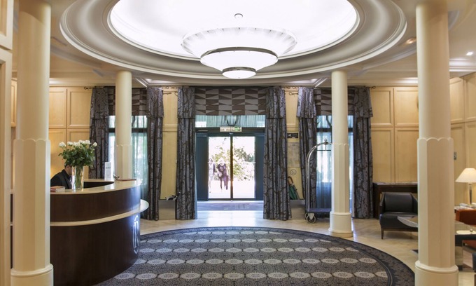 Charbonnieres-les-Bains Hotel | Hôtel Le Pavillon