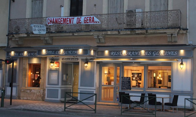 Remoulins Hotel | Hôtel Les Glycines