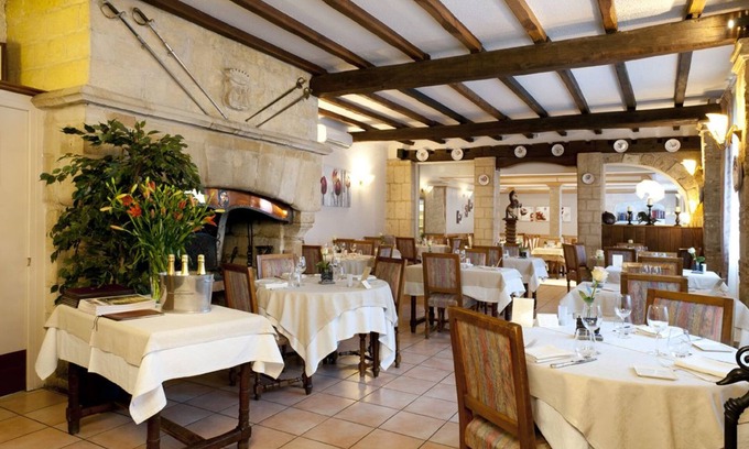 Sainte-Menehould Hotel | Hôtel restaurant Le Cheval Rouge