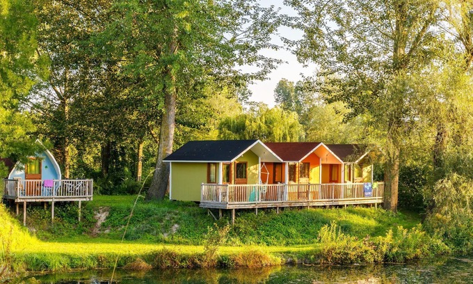 Au an der Donau RV Rental | Hütte Wassermann mit Terrasse und Gemeinschaftsbad - Camping & Pension Au an der Donau