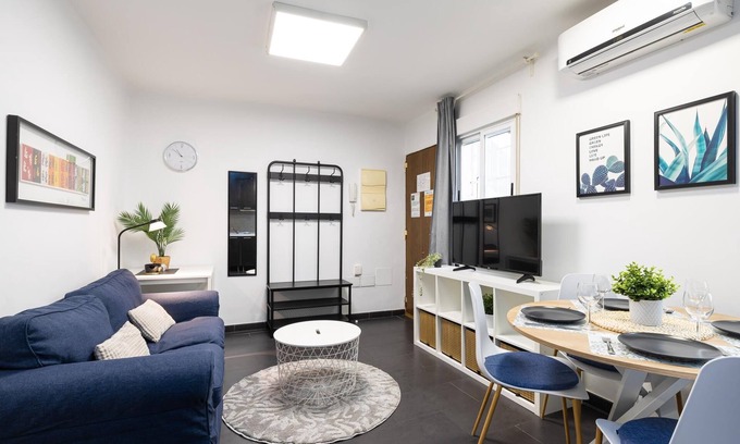 San Felipe Neri Apartment | H2M Pasaje Dos Santos SmartTV, Oven