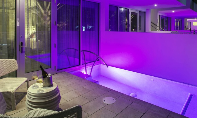 Uptown - Upper Duval Hotel | H2O Suites - Adults Only