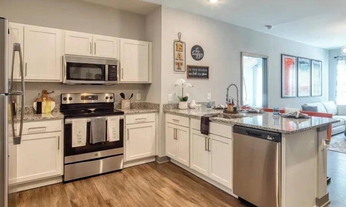 Coliseum Central Apartment | H4N Ellipse Urban | Studio Apartment Near Peninsula Town Center