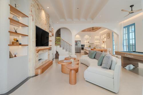 Bai Chay Villa | Ha Long 6BRS Beach Villa With Pool, Jacuzzi and Sauna