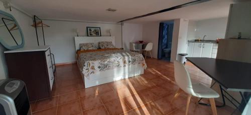 Creixell Other | Habitación completa e independiente