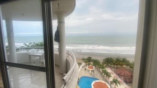 Tonsupa House | Habitación con baño privado vista al mar