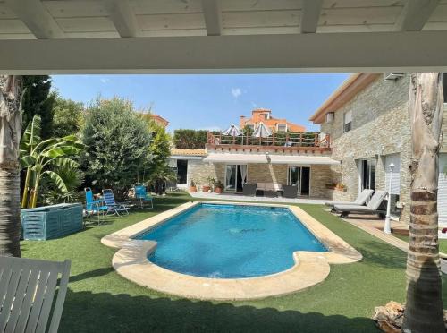 San Vicente del Raspeig House | Habitación con baño privado frente a la piscina, máximo 2 Personas, no es la casa completa